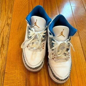 Jordans size 5 (kids unisex)